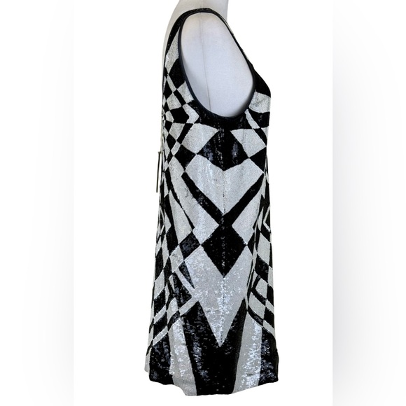 NWT EMILIO PUCCI SILK MINI DRESS WITH BLACK AND WHITE SEQUIN GEOMETRIC ORNAMENT - Picture 3 of 10